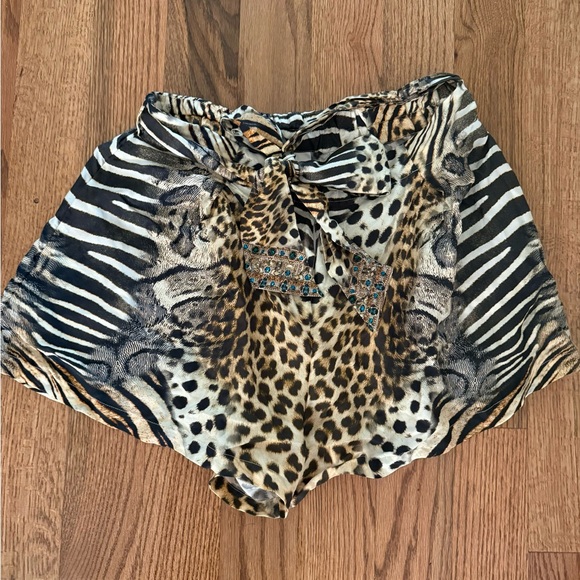 Camilla For the love of Leo belted tuck front silk shorts. Sz L - Picture 12 of 12